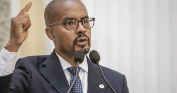 Edilson propõe que Prefeitura invista em aplicativo próprio e construa novo modelo para táxis edilson