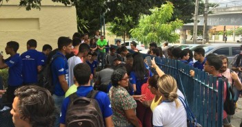 Um dia de repressão e revolta na Escola Lucilo Ávila, na Iputinga 15107385_1847809845451057_2486054427019348617_n