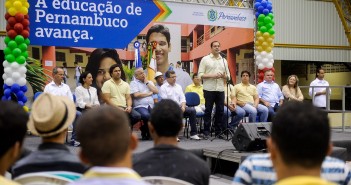 Ensino de Pernambuco fica com nota abaixo da média nacional no ranking Pisa 2015 paulo-camara