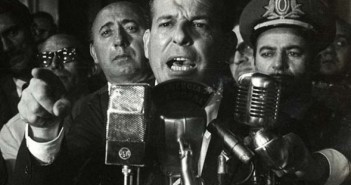 Jacob Gorender: “O ar estava carregado de eletricidade” Jango discursa no Automóvel Clube, no Rio de Janeiro, em 30 de março de 1964 (Foto: Divulgação/Dossiê Jango)