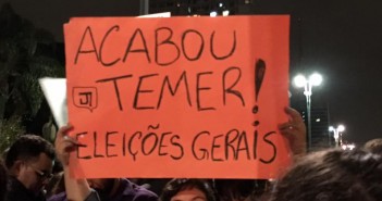 Só as ruas podem impedir um novo golpe contra a democracia 18485803_534016456722236_5122544384431855971_n