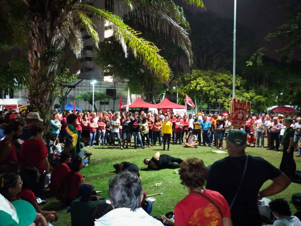 Vigília para acompanhar o julgamento do ex-presidente Lula, na praça Tiradentes, no Recife. Foto: Débora Britto/MZ Conteúdo