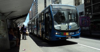 Justiça suspende aumento da passagem ônibus condebvista