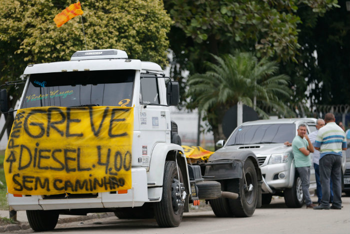 Resultado de imagem para greve dos caminhoneiros 2018