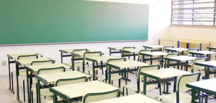 Danielle usa dados inflados para criticar educação Bancas vazias