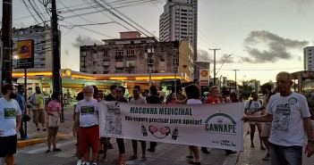 Associação quer produzir legalmente óleo medicinal à base de cannabis Canape na Marcha da Maconha - Débora Britto