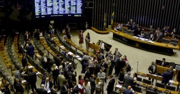 Bancada feminina eleita para o Congresso reflete polarização política