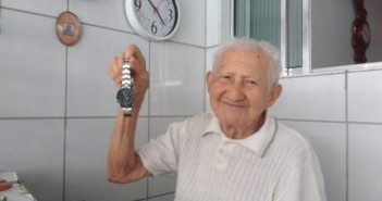 O senhor do tempo: aos 95 anos, ele faz os ponteiros andarem no ritmo certo senhor-do-tempo2G