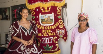 A primeira Noite dos Tambores Silenciosos de Olinda sem o Mestre Afonso Karen e Karina Aguiar, do Leão Coroado. Foto: inês Campelo/MZ