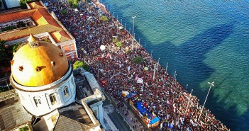 “Ninguém solta a mão da educação”. Como foi o ato contra os cortes de verbas das universidades no Recife Crédito: Inês Campelo/MZ Conteúdo