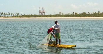 Governo Bolsonaro promete, mas não paga auxílio a pescadores prejudicados pelo petróleo (crédito: Inês Campelo/MZ Conteúdo)