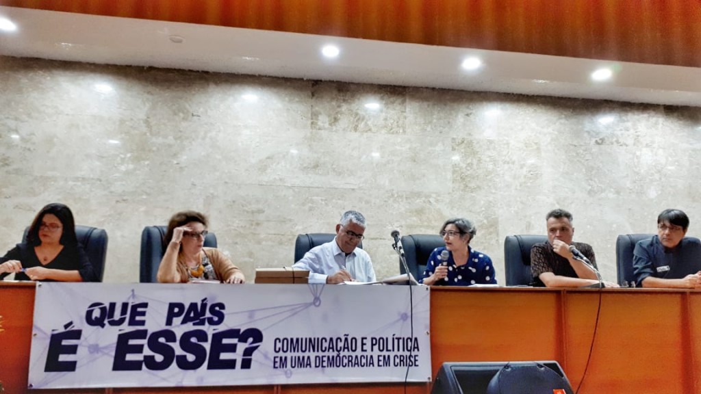 Até esta quinta-feira (3), o "Que país é esse?" discutirá a conjuntura política brasileira no campus da UFPE