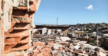 O duro recomeço de quem perdeu tudo nas chuvas de julho Fotos: Nattasha Pollyane