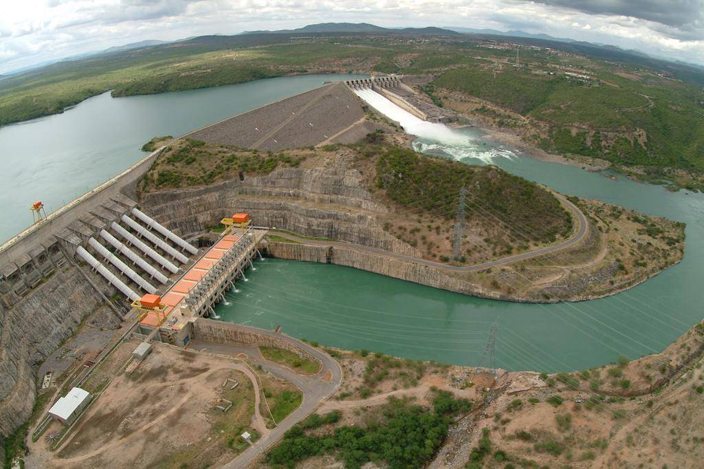 A produção de energia, como na Usina de Sobradinho, por meio da hidroelétricas ainda é a principal fonte de abastecimento no Brasil | Foto: ANA