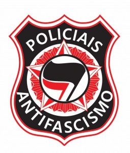 Símbolo do movimento incorpora a bandeira antifascista no centro do brasão das forças policiais