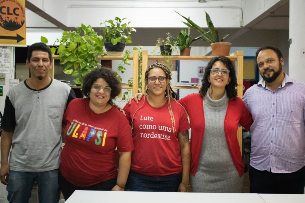 Equipe da Escola Livre de Redução de Danos - da esq. para dir.: Arturo, Priscilla, Ingrid, Anamaria e Rafael (crédito: Ernesto de Carvalho)