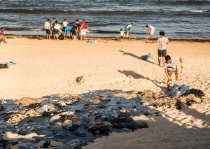 Petróleo na praia de Itapoama