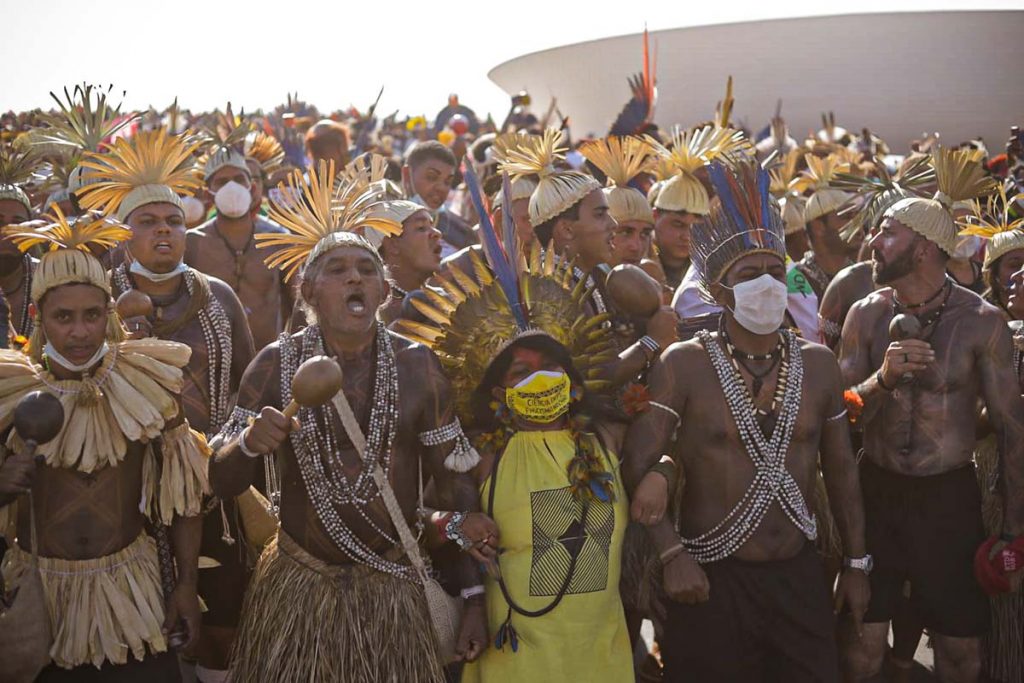 Indígenas protestam em Brasília contra Marco Temporal