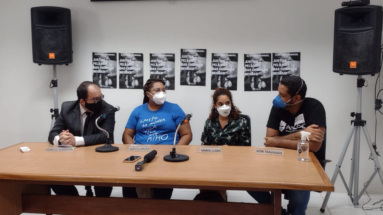 Coletiva após a segunda audiência com ouvida de Sarí Corte Real