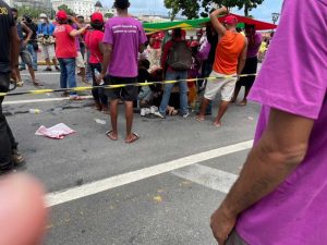 Manifestante é arrastada e atropelada por homem dirigindo um Jeep Renagade no Recife