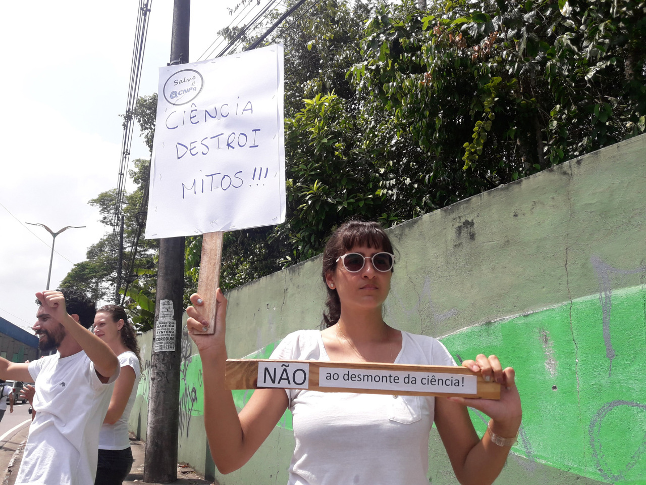 Protesto contra desmonte da ciência nas universidades federais