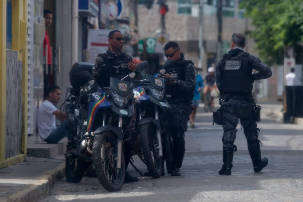 Polícia em Porto de Galinhas no caso Heloysa Gabrielle