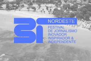 banner com foto preto e branco de uma praia, com o texto em azul "3i Nordeste - Festival de Jornalismo inovador, inspirador e independente".