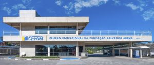 Foto da fachada do Centro Educacional da Fundação Salvador Arena