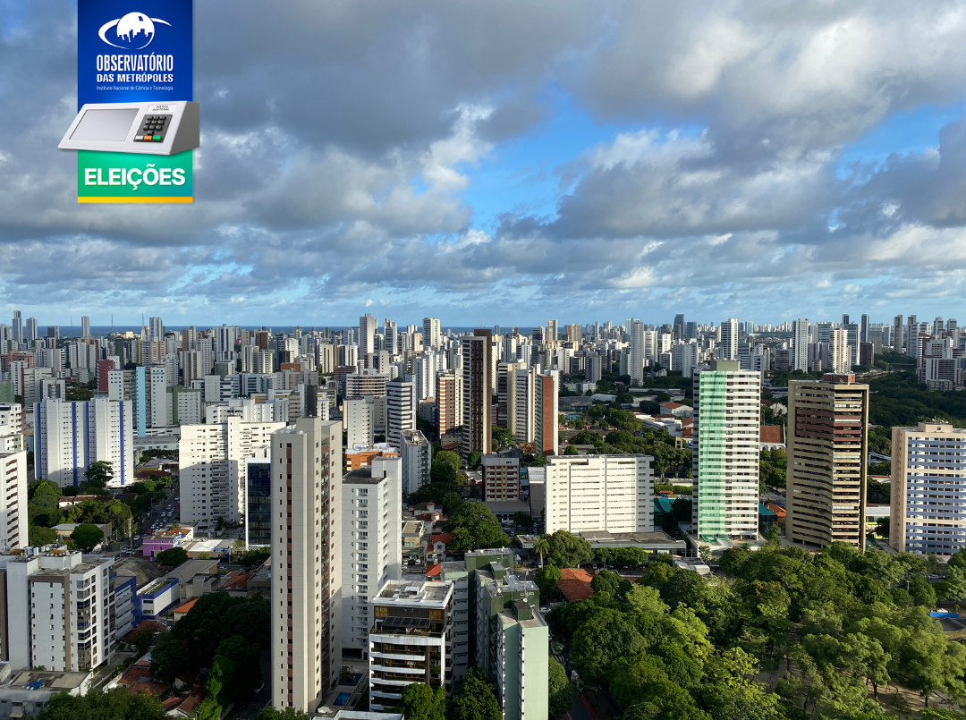 Foto da zona norte do Recife feita a partir de um prédio alto vizinho ao parque da Jaqueira. O céu está claro, com algumas nuvens brancas espalhadas. À direita da imagem, há a vegetação do parcue cercado por edifícios altos, que se estendem até o fundo da foto. O dia está claro e o céu está azul com muitas nuvens.