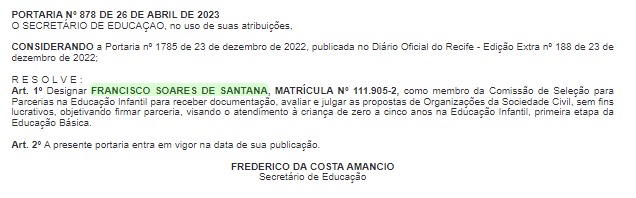 A imagem é uma fotografia de um documento oficial chamado “Portaria”. Este documento é emitido por uma secretaria de educação no Brasil. Ele menciona a designação de Francisco Soares de Santana como membro de uma comissão de seleção para parcerias na educação infantil. A portaria foi assinada pelo Secretário de Educação, Frederico da Costa Amancio, e entrou em vigor na data de sua publicação, 26 de abril de 2023.